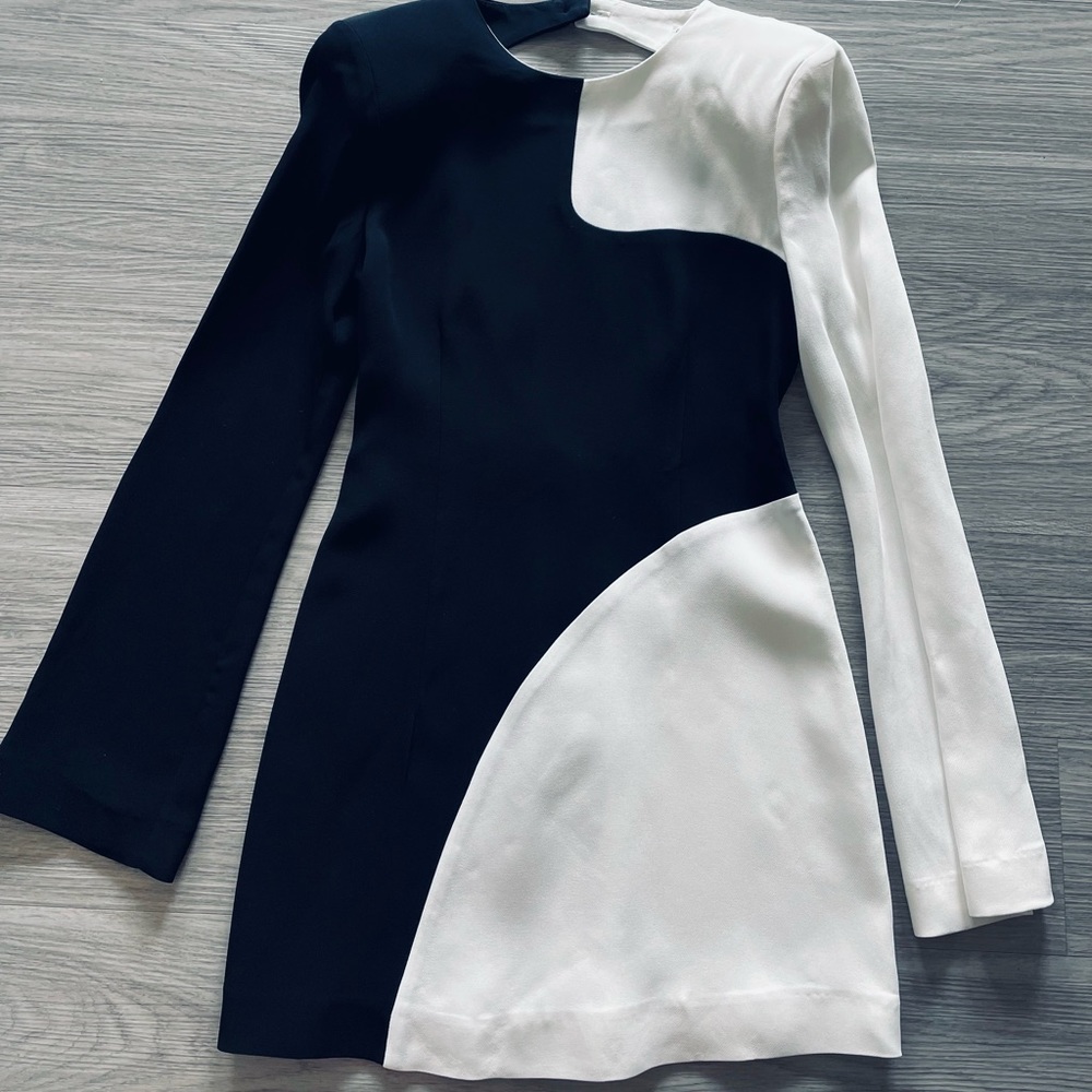 Dress with open back Mango
